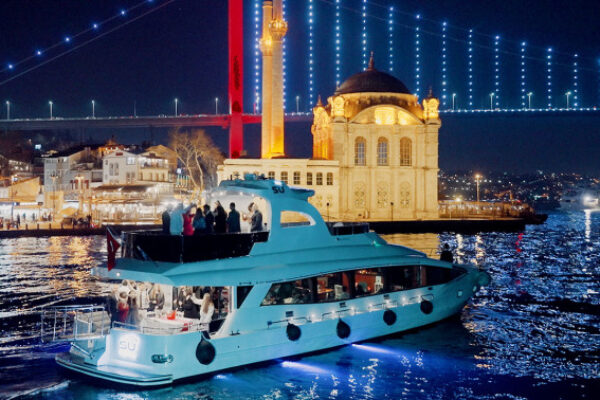 Sunset Bosphorus Cruise by Private Yacht