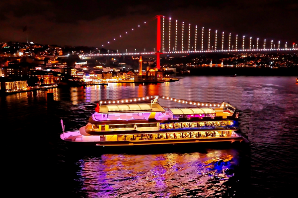 Bosphorus Dinner Cruise: Turkish Night Show with Limited Alcohol